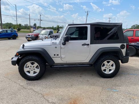Used 2009 Jeep Wrangler X AWD/4WD image 3