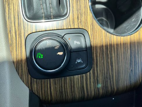 Used 2017 GMC Acadia Denali w/ Technology Package AWD/4WD image 33