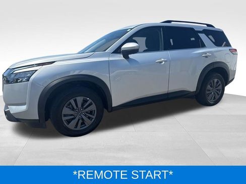 Used 2024 Nissan Pathfinder SV AWD/4WD image 3