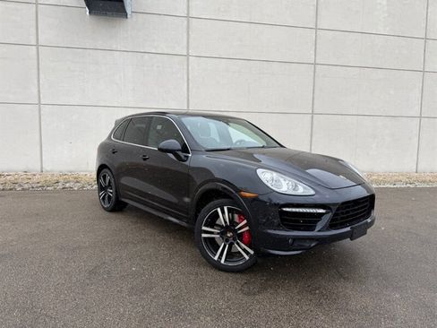 Used 2014 Porsche Cayenne Turbo S image 2
