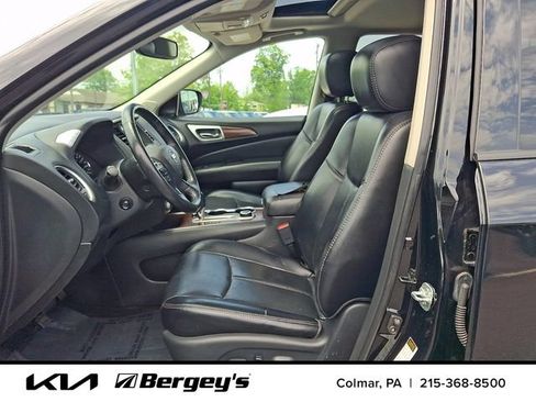 Used 2018 Nissan Pathfinder Platinum AWD/4WD image 16
