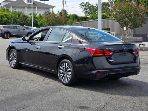 Used 2025 Nissan Altima 2.5 SV FWD image 24