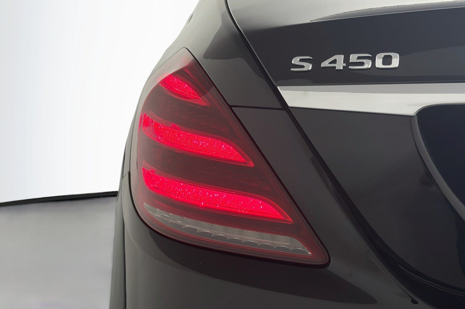 Used 2018 Mercedes-Benz S 450 Sedan image 18