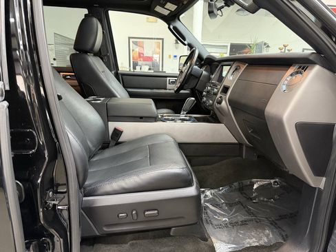 Used 2017 Ford Expedition Limited w/ Equipment Group 301A AWD/4WD image 18