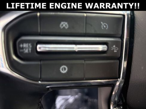 Used 2025 GMC Acadia Elevation image 18