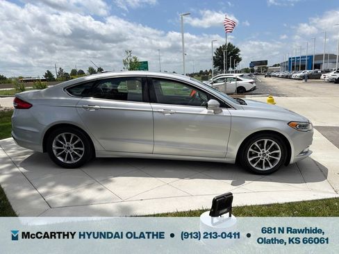 Used 2017 Ford Fusion SE FWD image 6