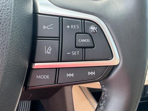 Used 2022 Toyota Highlander XLE FWD image 23
