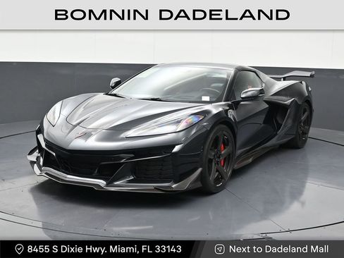 Used 2024 Chevrolet Corvette Z06 w/ Z07 Performance Package image 1