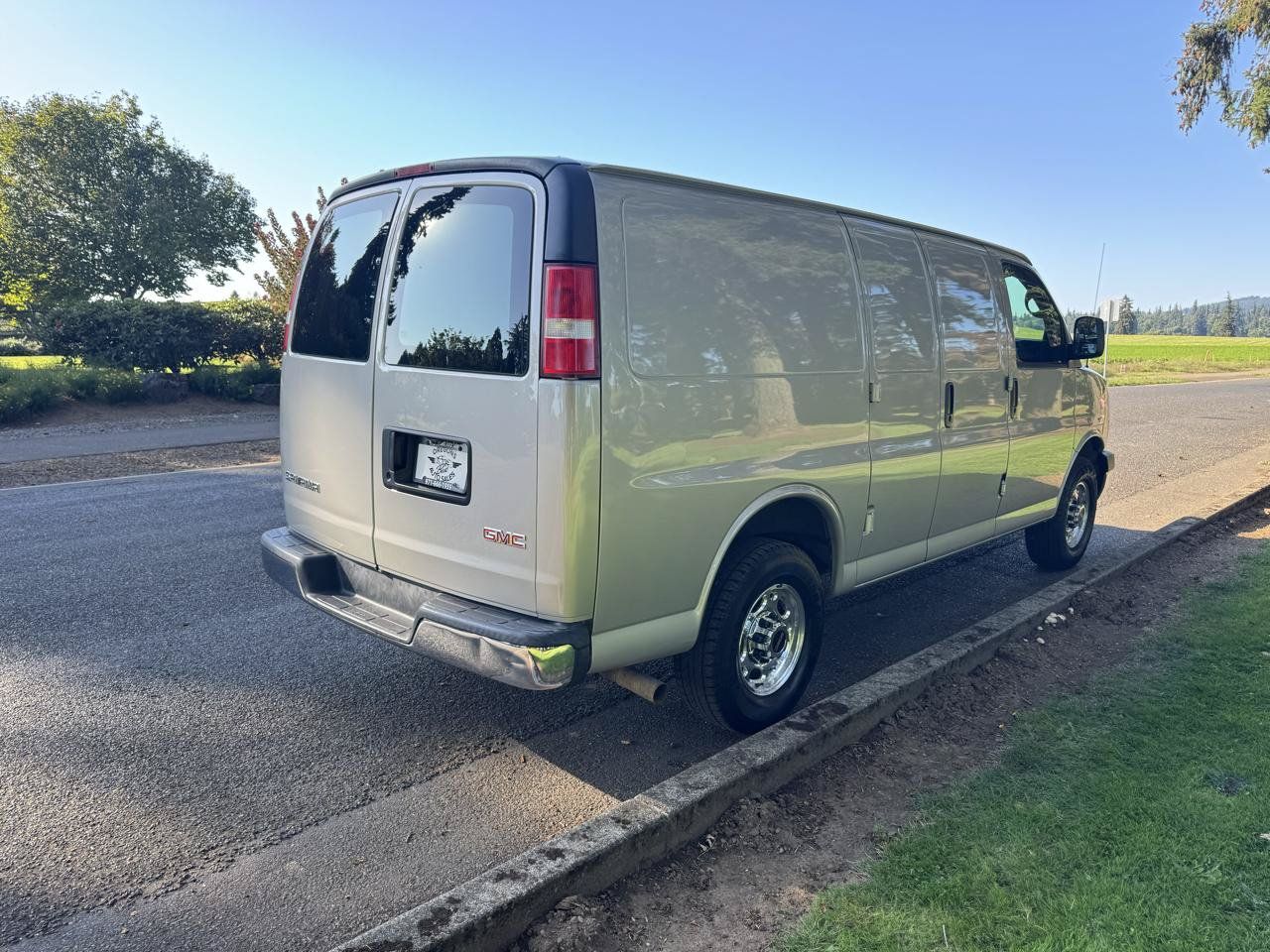 Used 2008 GMC Savana 2500 RWD image 5