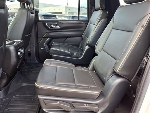 Used 2021 GMC Yukon XL SLT w/ SLT Premium Package image 8