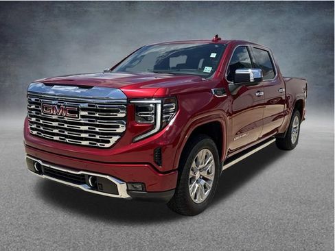Used 2023 GMC Sierra 1500 Denali w/ Technology Package AWD/4WD image 4