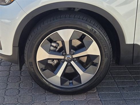 Certified 2023 Volvo XC40 B4 Plus w/ Protection Package Premier image 11