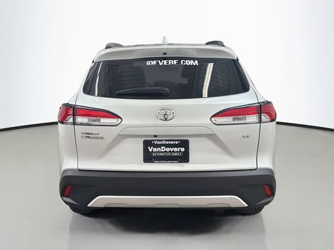 Used 2024 Toyota Corolla Cross LE FWD image 8
