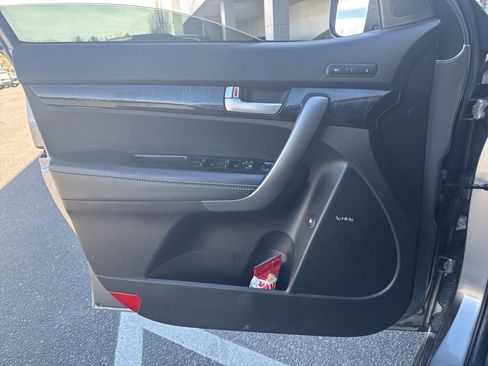 Used 2014 Kia Sorento SX w/ 3rd Row Package image 9