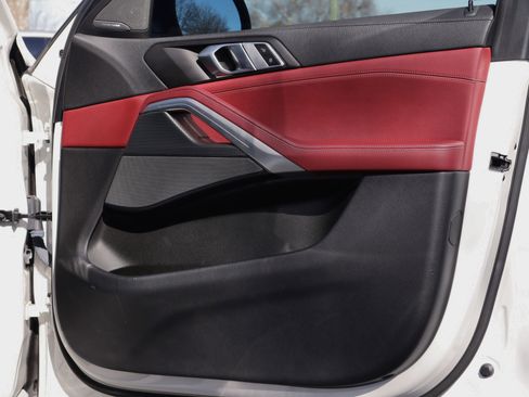 Used 2022 BMW X6 M50i w/ Executive Package image 27