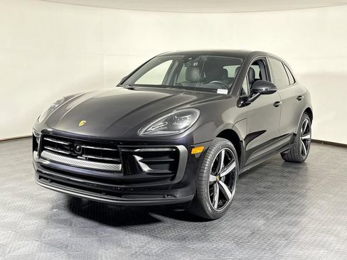 Certified 2023 Porsche Macan AWD/4WD image 1