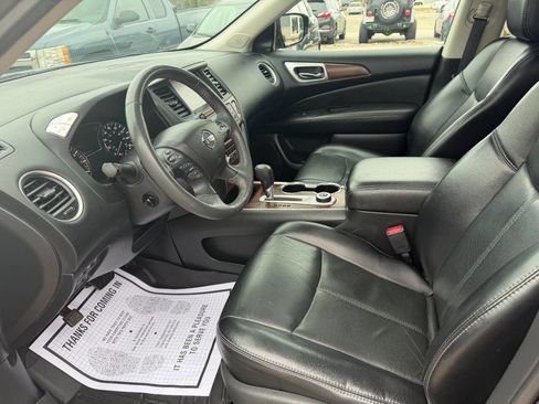 Used 2017 Nissan Pathfinder Platinum w/ Family Entertainment Package image 10