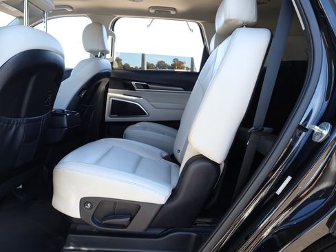 Used 2022 Kia Telluride S image 12