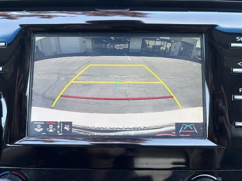 Used 2019 Toyota Camry SE w/ Convenience Package FWD image 35