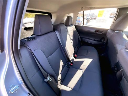 Used 2024 Toyota Corolla Cross LE w/ Moonroof Package image 16