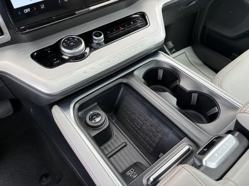 Used 2025 Ford Expedition Active AWD/4WD image 28
