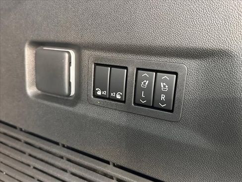 New 2026 GMC Yukon XL Elevation image 35