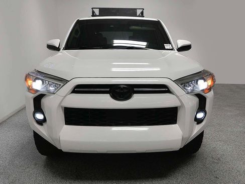 Used 2021 Toyota 4Runner SR5 AWD/4WD image 3