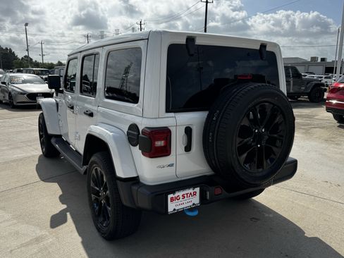 Used 2023 Jeep Wrangler Unlimited Sahara w/ Cold Weather Group AWD/4WD image 8