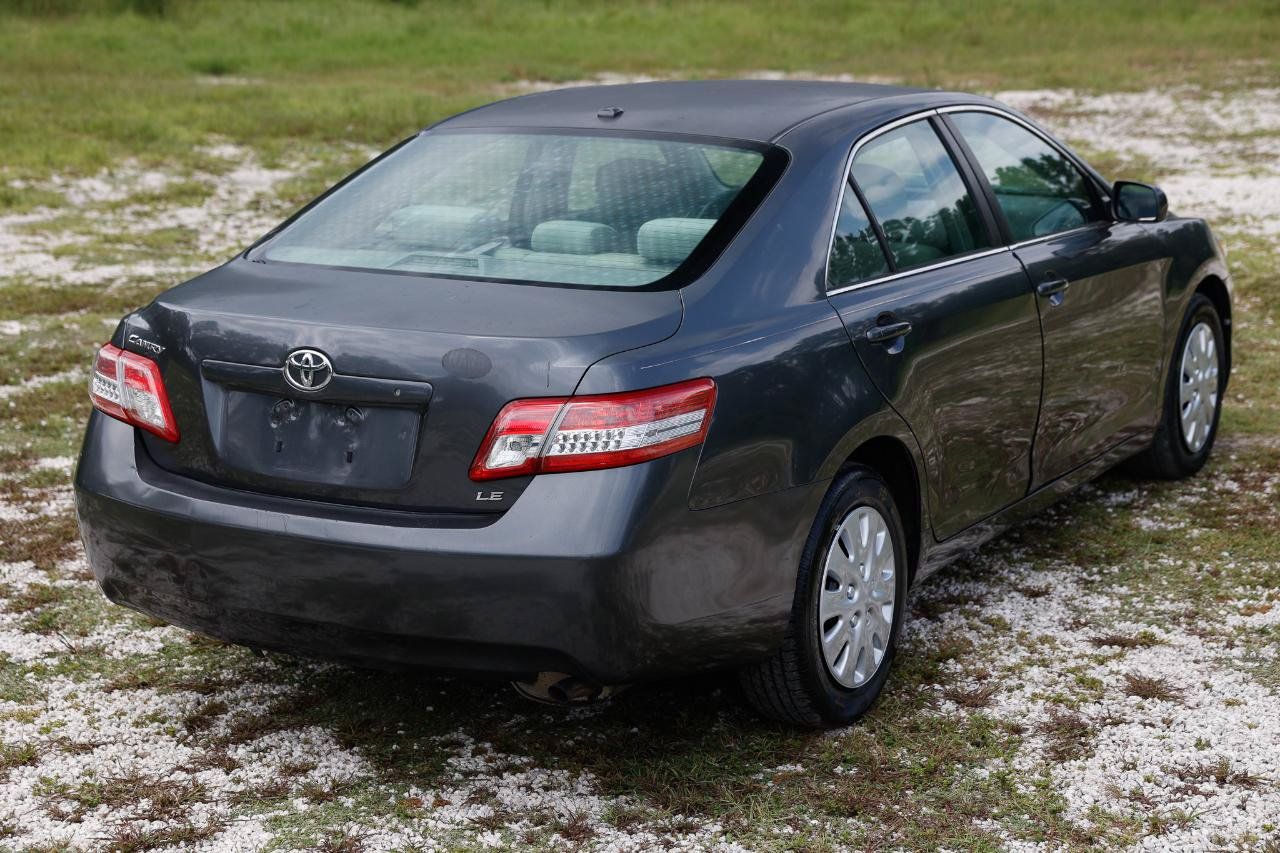 Used 2011 Toyota Camry LE FWD image 11