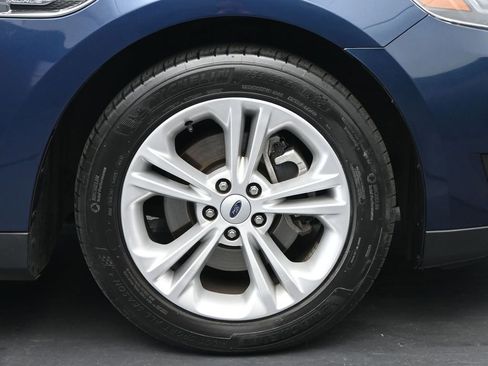 Used 2017 Ford Taurus SE image 31