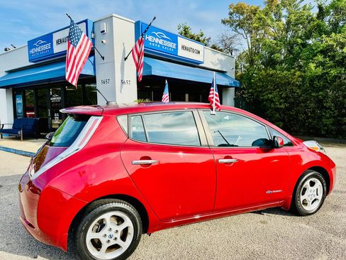 Used 2013 Nissan Leaf SV w/ LED & Quick Charge Pkg image 13