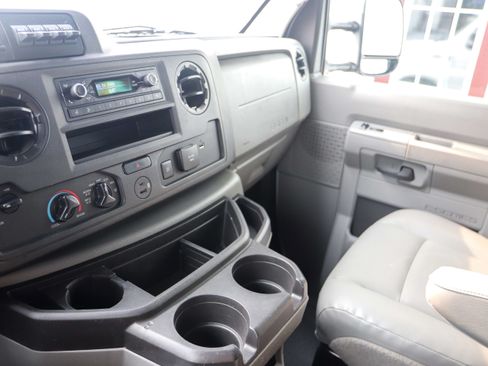 Used 2021 Ford E-450 and Econoline 450 Super Duty w/ Power Windows & Locks Group RWD image 14