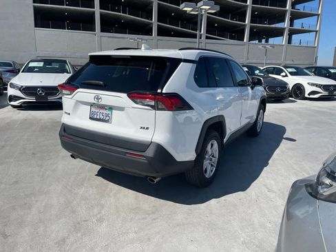 Used 2020 Toyota RAV4 XLE w/ XLE Grade Weather Package FWD image 3