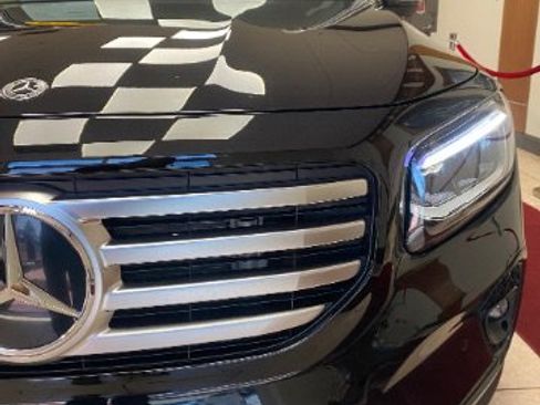 Used 2025 Mercedes-Benz GLB 250 image 32