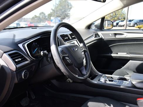 Used 2020 Ford Fusion SE image 11