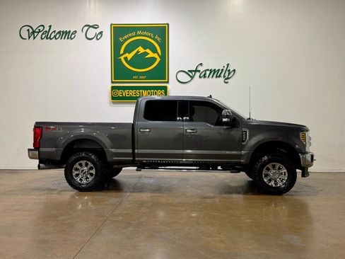 Used 2019 Ford F250 XLT w/ XLT Premium Package image 9