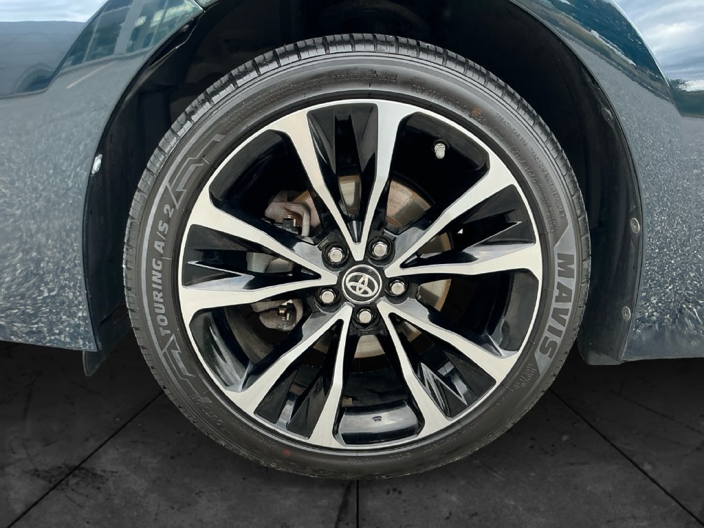 Used 2018 Toyota Corolla SE w/ SE Premium Package FWD image 15