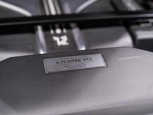 Used 2022 Rolls-Royce Cullinan Black Badge w/ Dark Exterior Package image 45