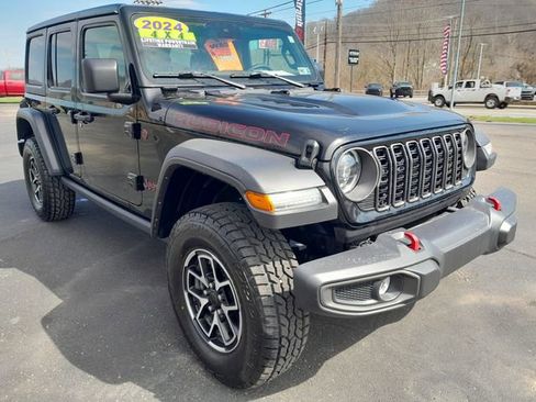 Used 2024 Jeep Wrangler Unlimited Rubicon AWD/4WD image 3