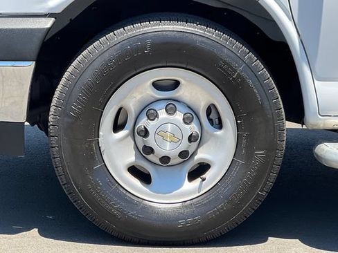Used 2025 Chevrolet Express 2500 w/ Driver Convenience Package RWD image 32