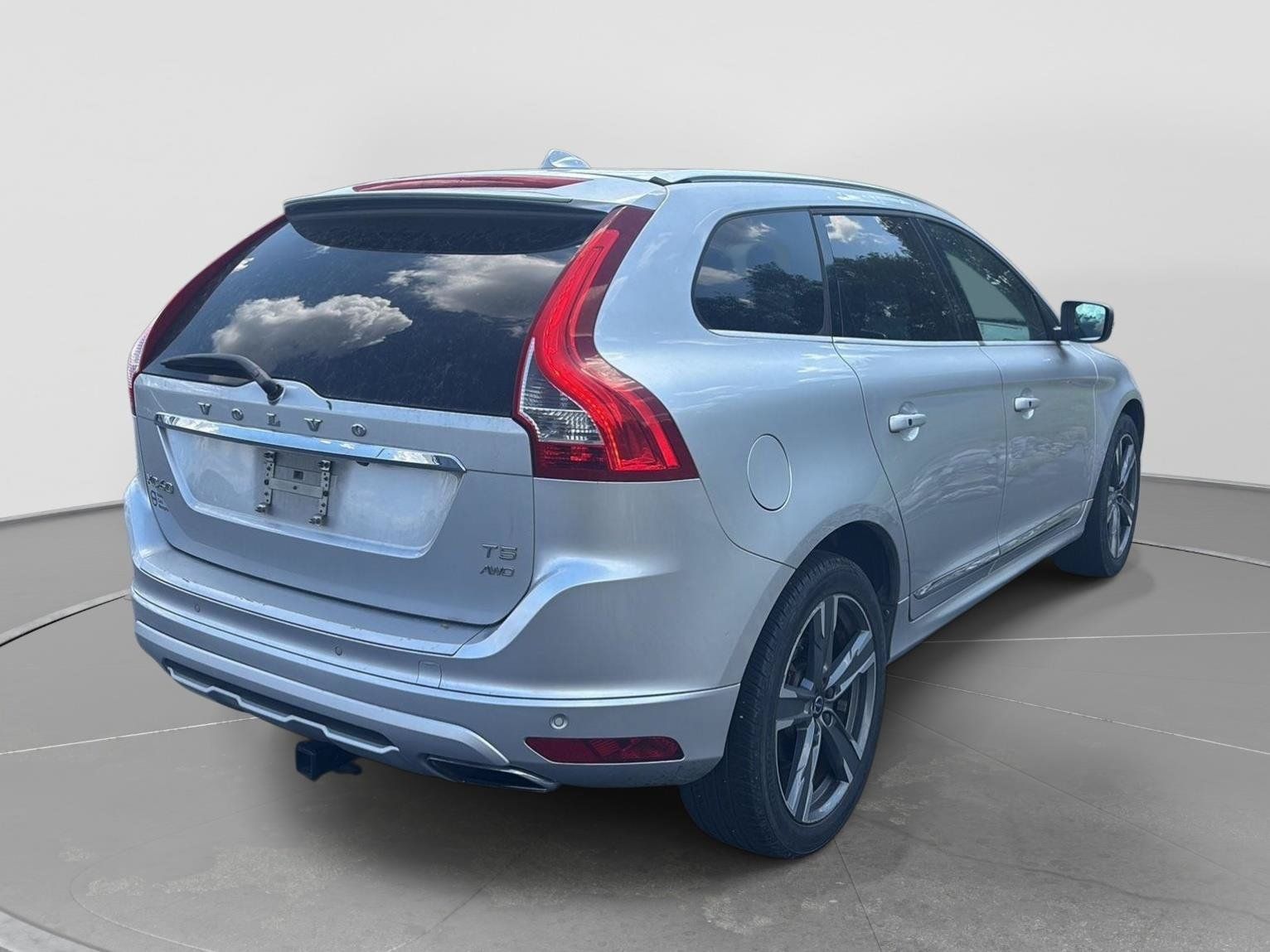 Used 2017 Volvo XC60 T5 Dynamic w/ Preferred Option Package AWD/4WD image 3
