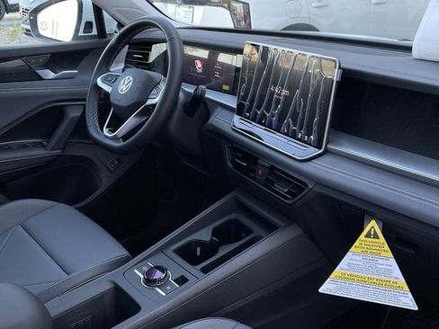 New 2025 Volkswagen Tiguan SE image 21