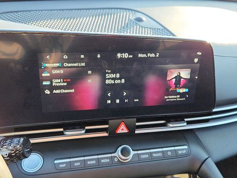 Used 2023 Hyundai Elantra Limited image 16