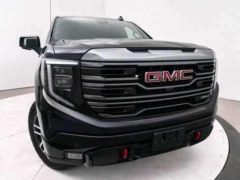 Used 2024 GMC Sierra 1500 AT4 w/ Technology Package AWD/4WD image 3