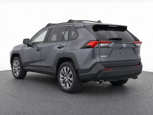 Used 2021 Toyota RAV4 XLE Premium FWD image 5