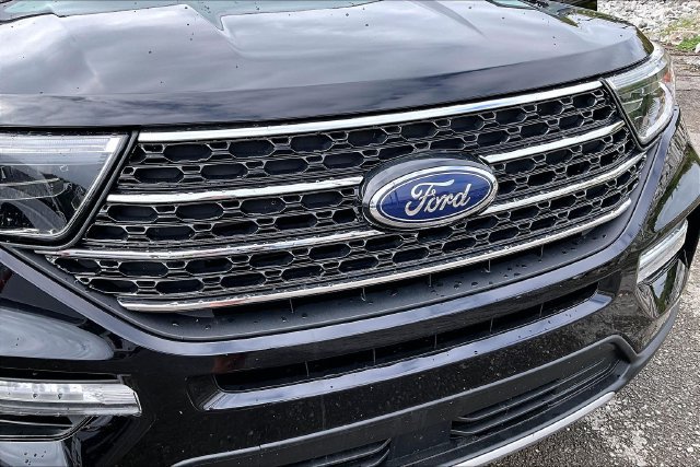 Used 2023 Ford Explorer XLT w/ Equipment Group 202A AWD/4WD image 30