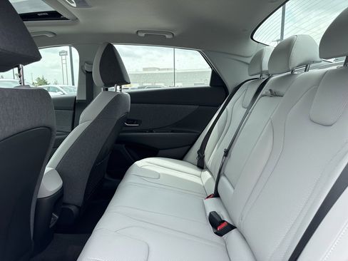 New 2025 Hyundai Elantra Limited image 16