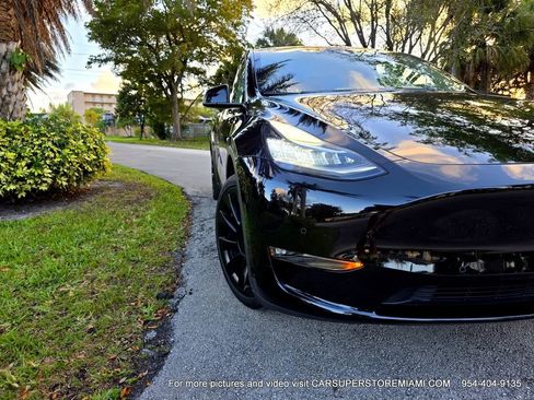 Used 2022 Tesla Model Y Long Range image 21