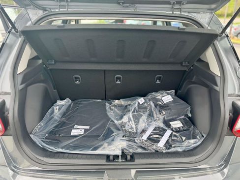 Certified 2025 Hyundai Venue SEL image 8