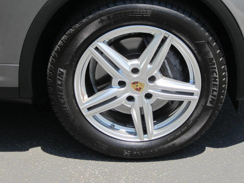 Used 2014 Porsche Cayenne Platinum Edition image 8